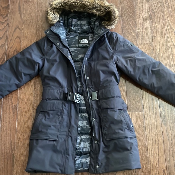 The North Face XS Women’s hooded parka with belt - Picture 5 of 12